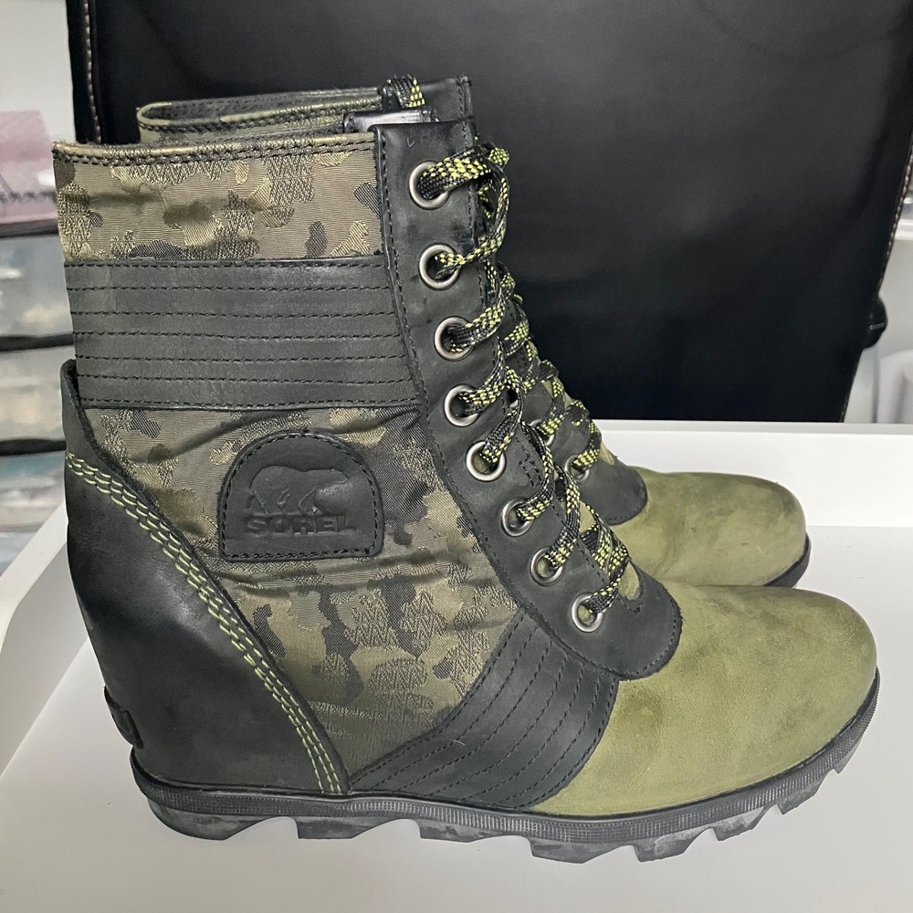 Sorel Lexie Wedge Camo Olive Green Waterproof Boots NL3043-371 Womens 10